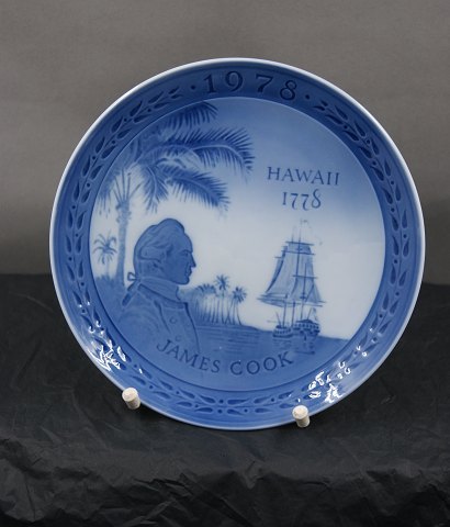 Royal Copenhagen Denmark Commemorative plate from 1978 for 200 years of James Cook's visit to Hawaii 1778
