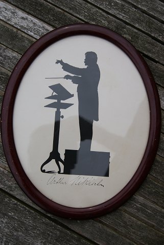Silhouette felt-tip drawing of conductor Arthur Nikisch in oval mahogany frame