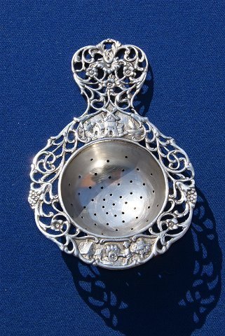 Thesi i 830S sølv, rigt ornamenteret