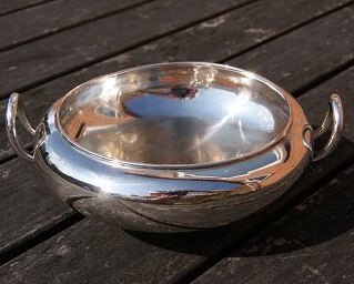 Bordskål med hanke i sølv fra A. Michelsen