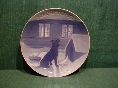 Christmas plates by Bing & ...