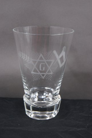 Dänische Freimaurer Gläser, Biergläser mit Symbolen verziert auf kantigem Fuß.