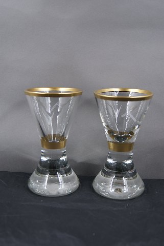 Dänische Freimaurer Gläser, Paar Gläser mit Symbolen verziert und mit Goldrand, auf einem dicken, runden Fuß.