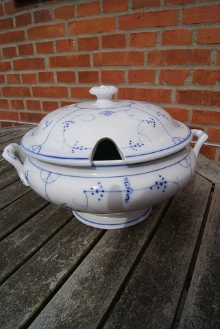 Blue-painted soup tureen from German Villeroy & Boch