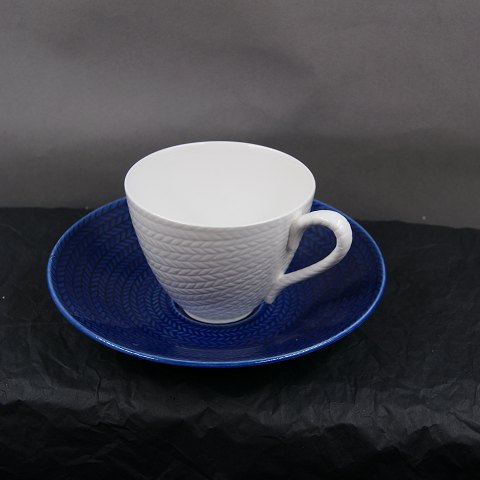 Blå Ild eller Blå Eld Rörstrand porcelæn fra Sverige. Sæt hvid kaffekop med blå underkop.