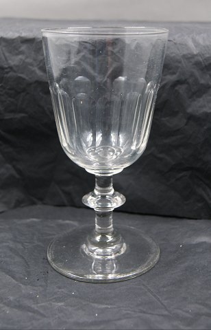 Christian Eight glasses by Kastrup/Holmegaard, Denmark. Bourgogne or large red wine glasses 17,3cm