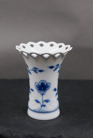 Blue Traditional with lace edge Danish porcelain. Place setting vase No 171