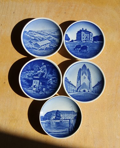 5 Plaques or mini plates from Royal Cph. & Aluminia, with motifs from Denmark.