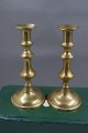 Pair of English brass candlesticks 21cm on round stand from the 19th century.