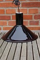 Holmegård flot og velholdt loftlampe i mørkerødt glas Ø 30,5cm
