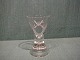 Frimurerglas rakkerglaskegleformet vinglas dekoreret med slebne symboler