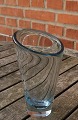 Holmegaard kunstglas, høj vase med skæv top 17,5cm