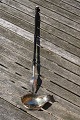 Gutgepflegte Punch Löffel zirka 45cm aus Silber 
mit dunkler Holzgriff mit Elfenbeinknospe von 
Altona um Jahr 1820 herum