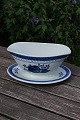 Trankebar Danish faience porcelain, oval sauce-boats on fixed stand No 2391