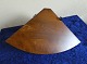 Corner shelf in dark wood for hanging. 
W 42 cm - H 26cm