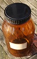 Large and well-maintained 5 liter apothecary bottle in dark brown glass. Labeled "322722" and "Pulvis Dentifricius Camphoratus".